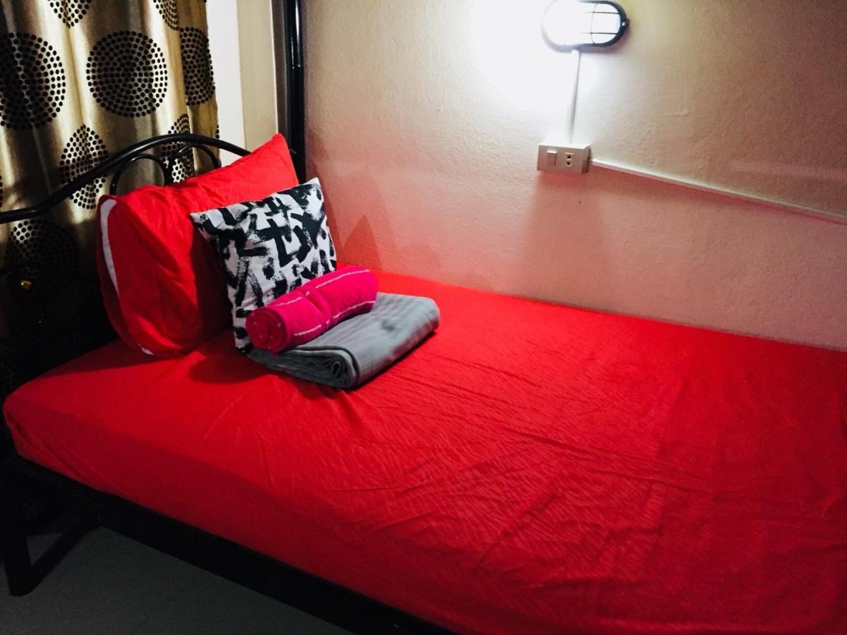Interpartie Hotel (Adults Only) Bangkok Rum bild