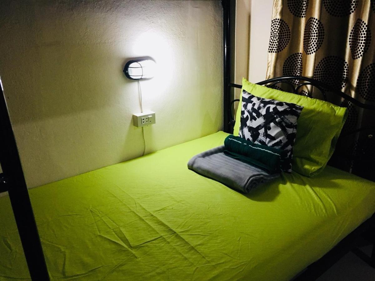 Interpartie Hotel (Adults Only) Bangkok Rum bild